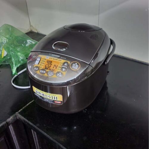 Noi-com-dien-cao-tan-Zojirushi-NW-VH18-TA