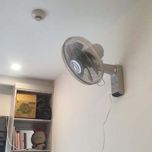 Quat-treo-tuong-Toshiba-TF-30RK25