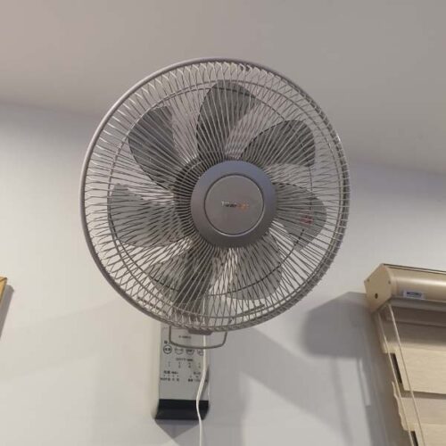 Quat-treo-tuong-Toshiba-TF-30RK25