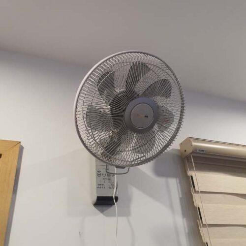 Quat-treo-tuong-Toshiba-TF-30RK25