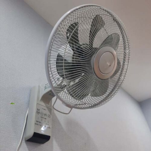 Quat-treo-tuong-Toshiba-TF-30RK25