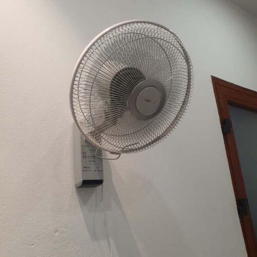 Quat-treo-tuong-Toshiba-TF-30RK25