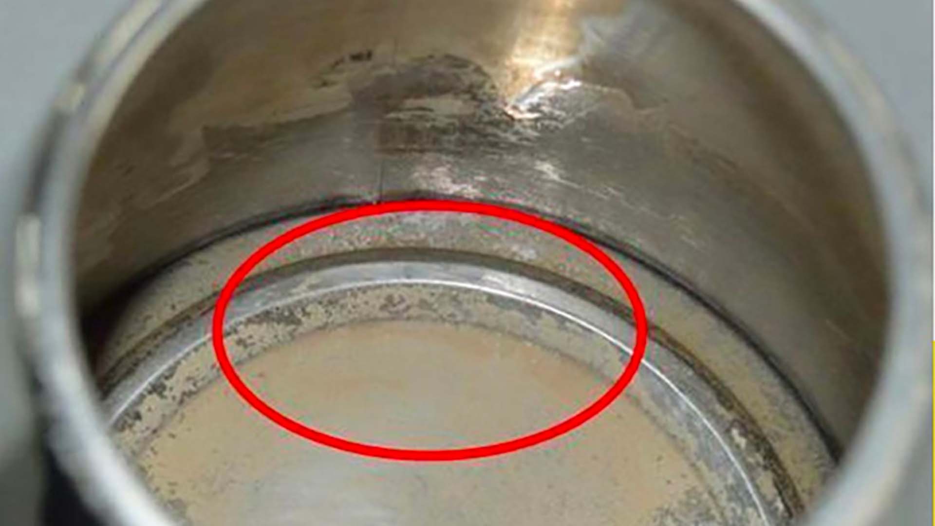 Tại sao nước điện giải ion kiềm lại xuất hiện cặn trắng khi sử dụng? tai sao nuoc dien giai ion kiem dun len lai co can trang 3