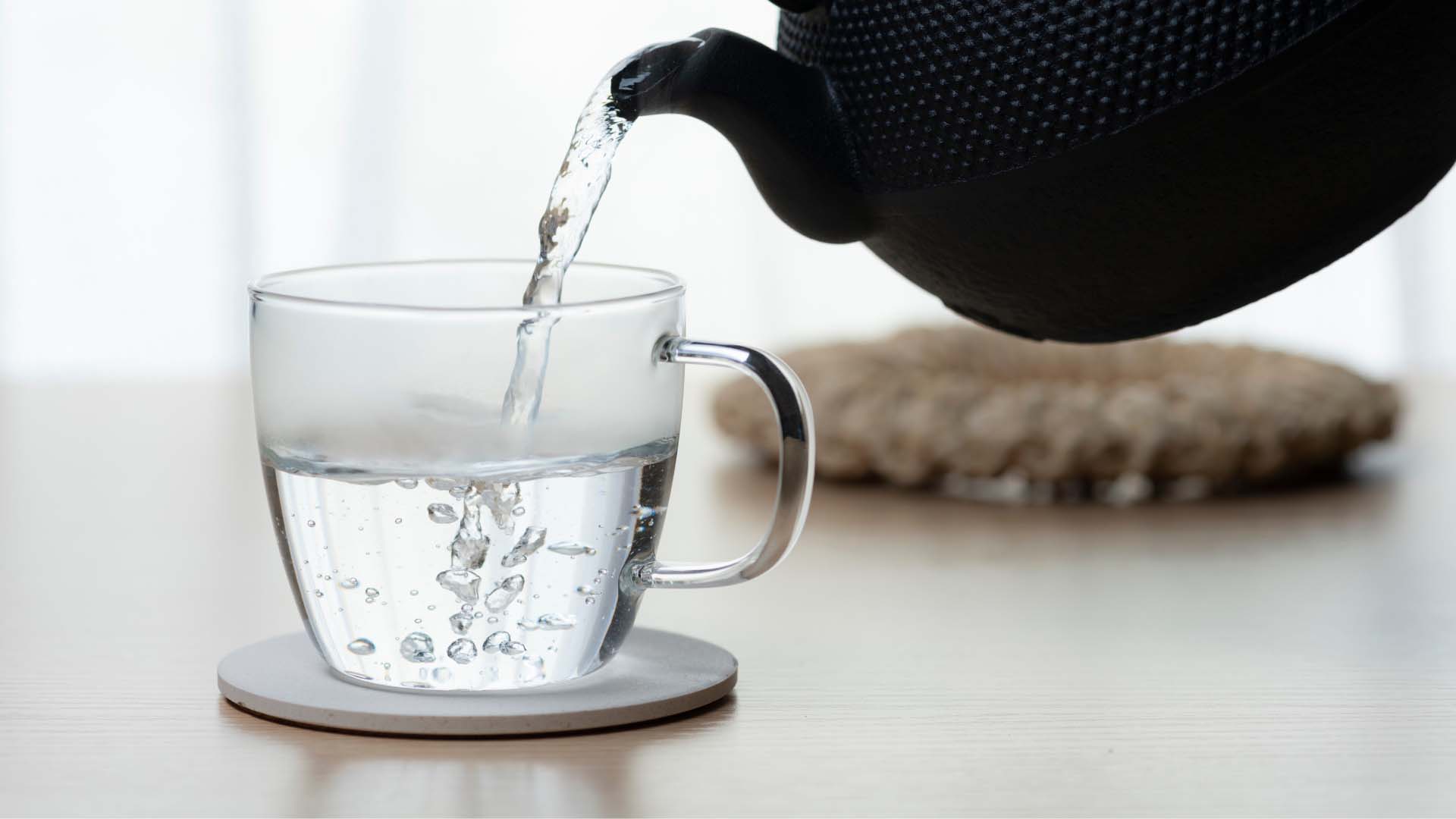 Tại sao nước điện giải ion kiềm lại xuất hiện cặn trắng khi sử dụng? tai-sao-nuoc-dien-giai-ion-kiem-dun-len-lai-co-can-trang