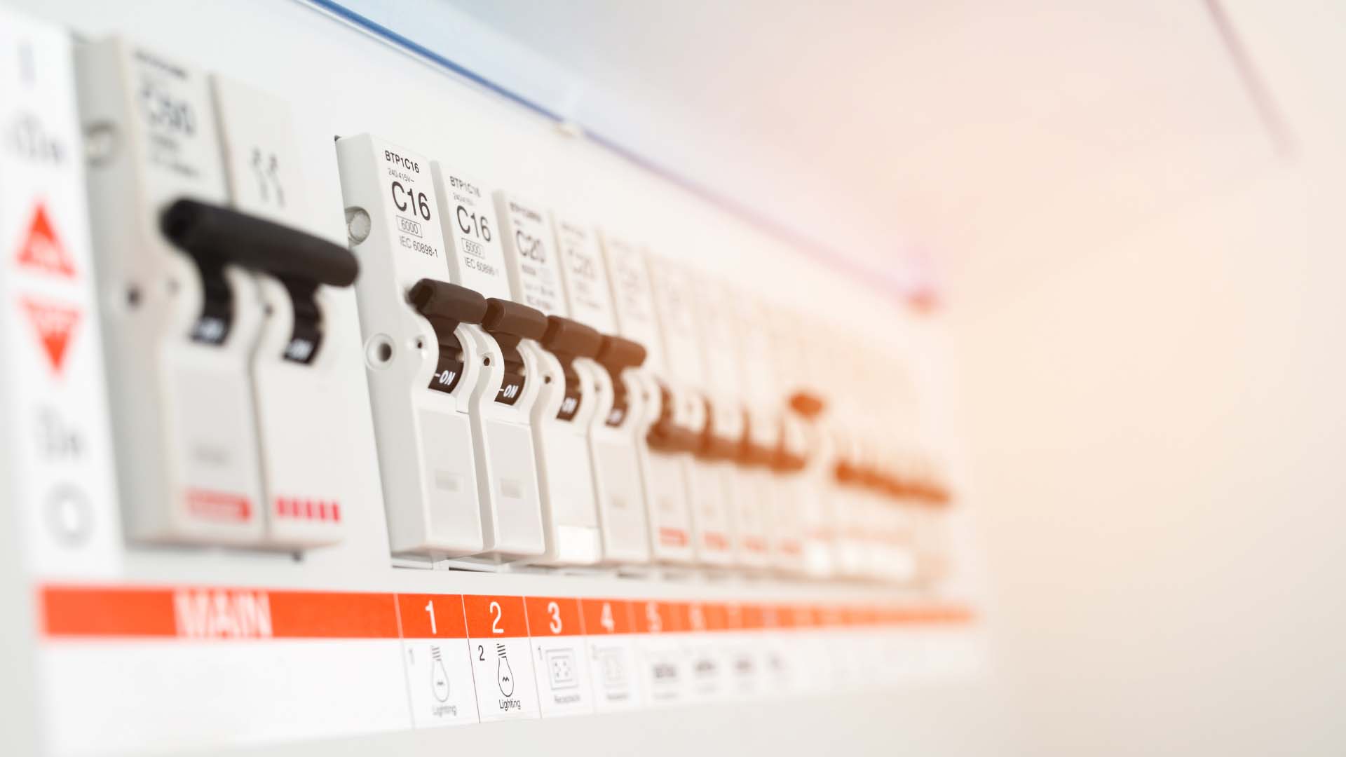 May-nuoc-nong-Daikin-EQN37ZV